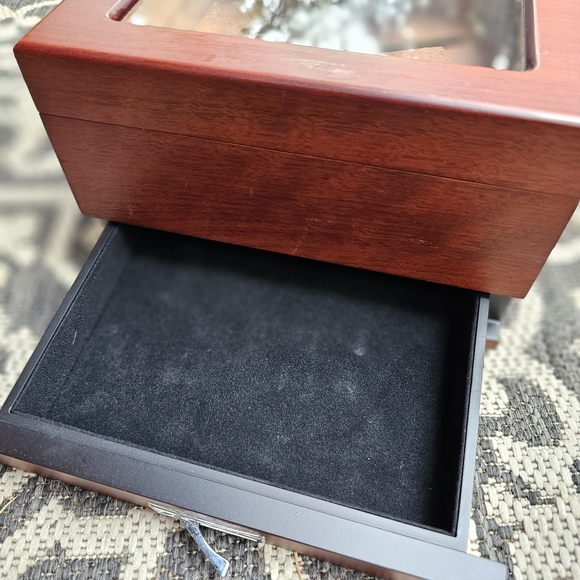 Cigar Humidor - Picture 7 of 8